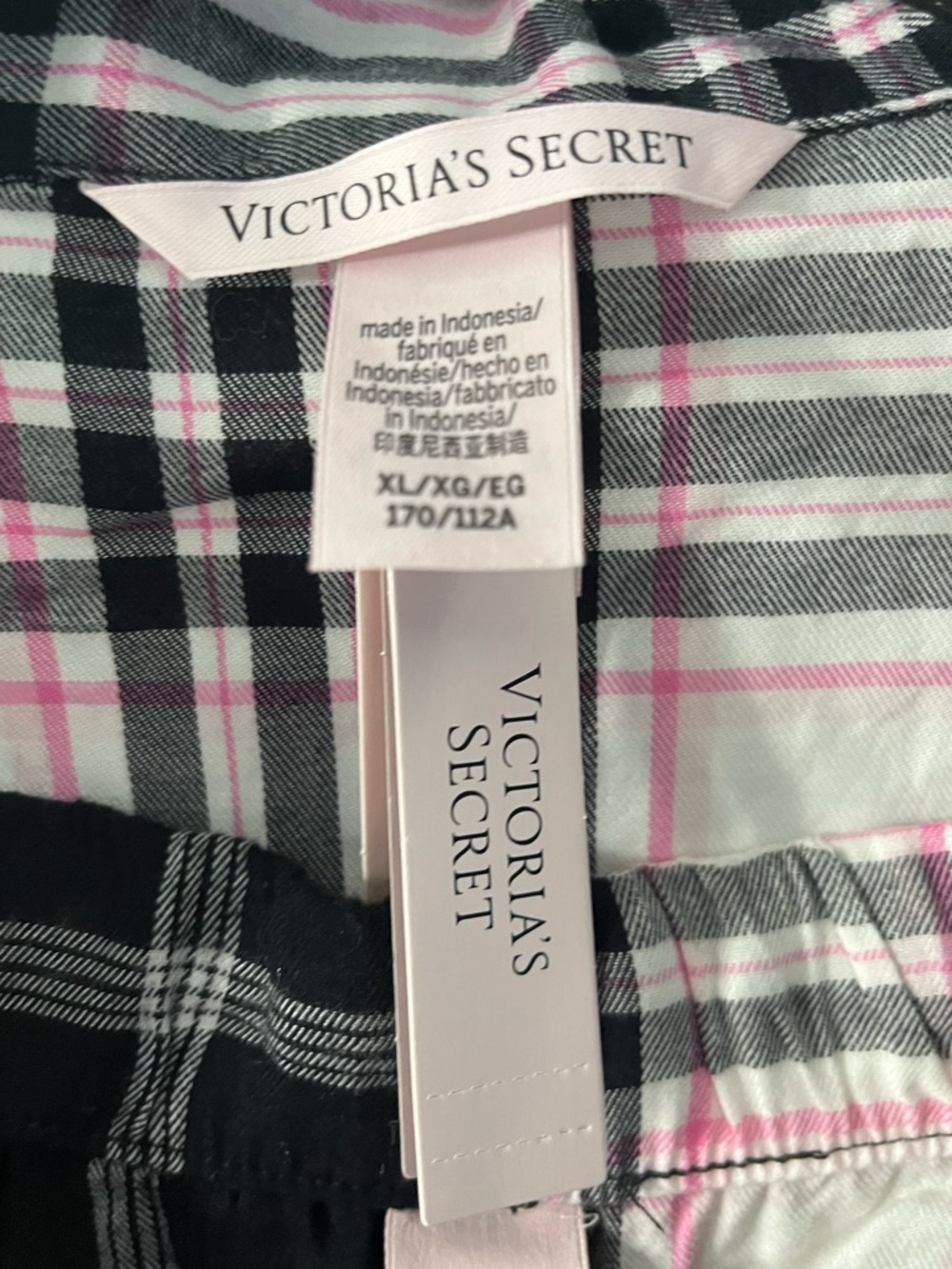 VS Plaid Short-Sleeve Button-Up pajama set - Black & Pink - Picture 4 of 5